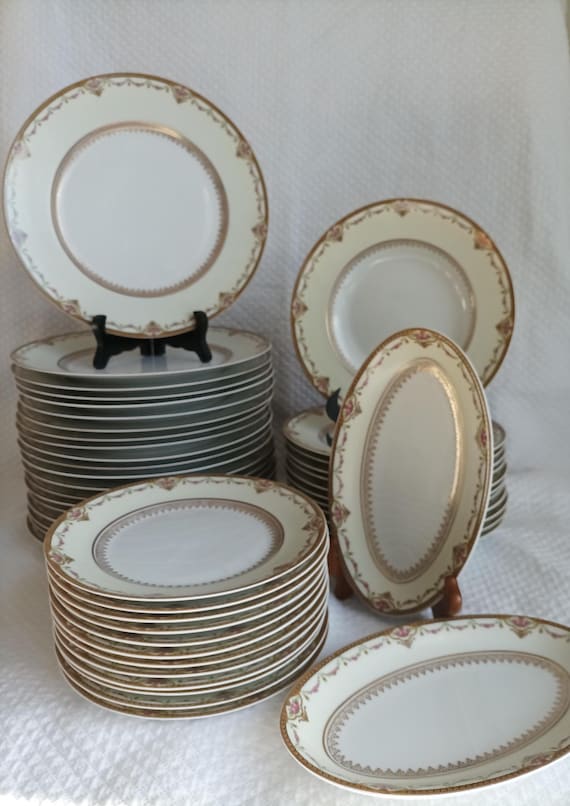 Service De Table En Porcelaine Tharaud – Blanc Et Doré – Type Sèvres – Occasion