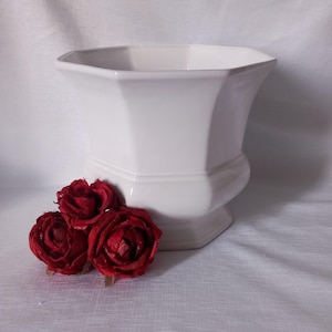 Cache pot from the Lallier factory in Moustiers
