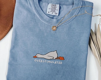 Camisetas con el lema "Sobreestimulados", camisetas con el lema "Salud Mental", regalos para amigos, regalos divertidos, camisetas de colores que brindan comodidad.