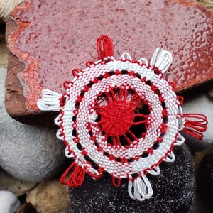 Springful lace flower motif - bobbin lace instant pdf download (Includes Video of the Making Process)