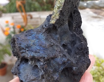 希少な天然原石ペリドット・オリビン火山鉱物標本（母岩付き）、137グラム、科学研究用