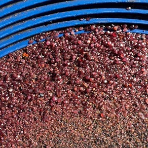 Starter Gem Paydirt – 1.5 lb Garnets, Sapphire, Peridot Gravel – Gold Panning Mix
