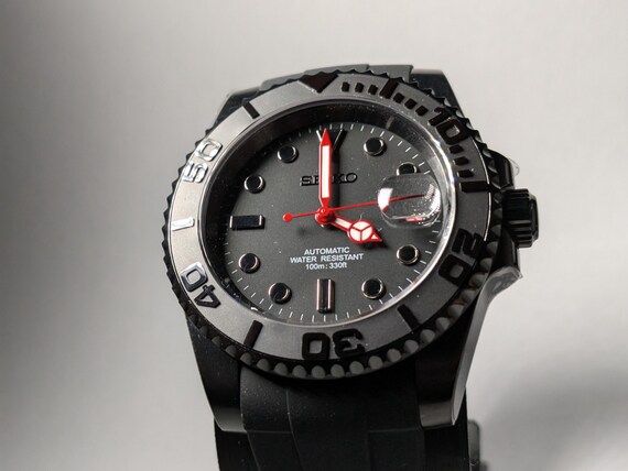 Custom Black/red Diver Watch: Seiko NH35 Automatic
