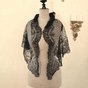 Antique Chantilly lace shawl veil capelet cape victorian era 1840s 1850s 1860s gothic silk mourning 19th century historical spring summer
