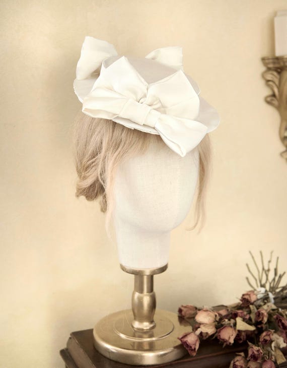 Boater Hat Victorian Era Cream Satin Wedding Bride 1860 1870  display picture 1