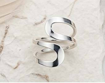 Abstrakter skulpturaler Silber Ring, Minimalistische Welle Wrap, moderne Fluid Statement Schmuck