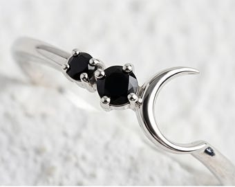 Anillo de luna creciente de ónix negro, estilo gótico celestial, anillo de promesa minimalista con piedras preciosas.