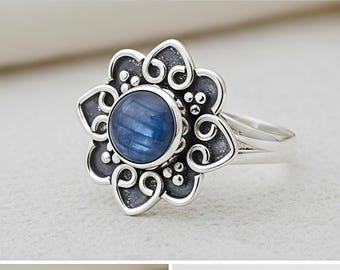 Anillo floral de cianita azul en plata de ley: joyería bohemia vintage con un toque especial