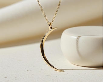 Collar de luna creciente: delicada joya celestial, un regalo para ella