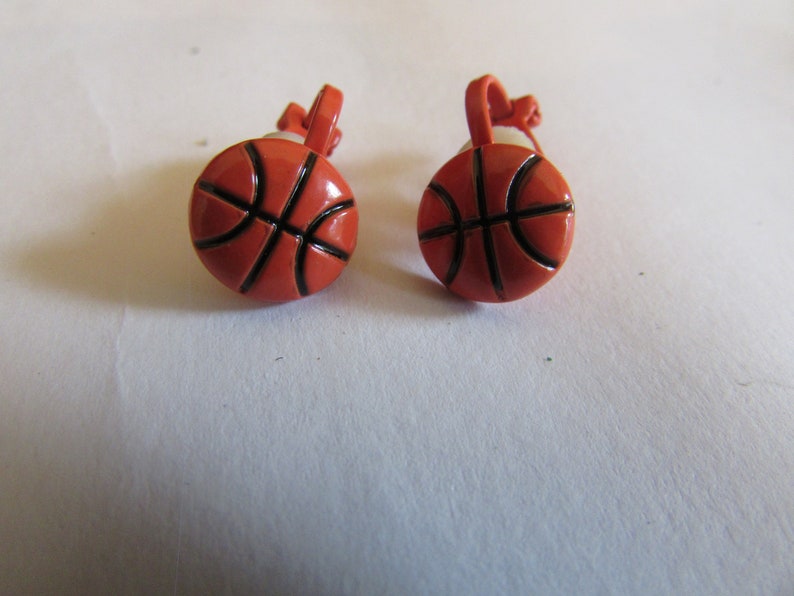 Basket ball clips