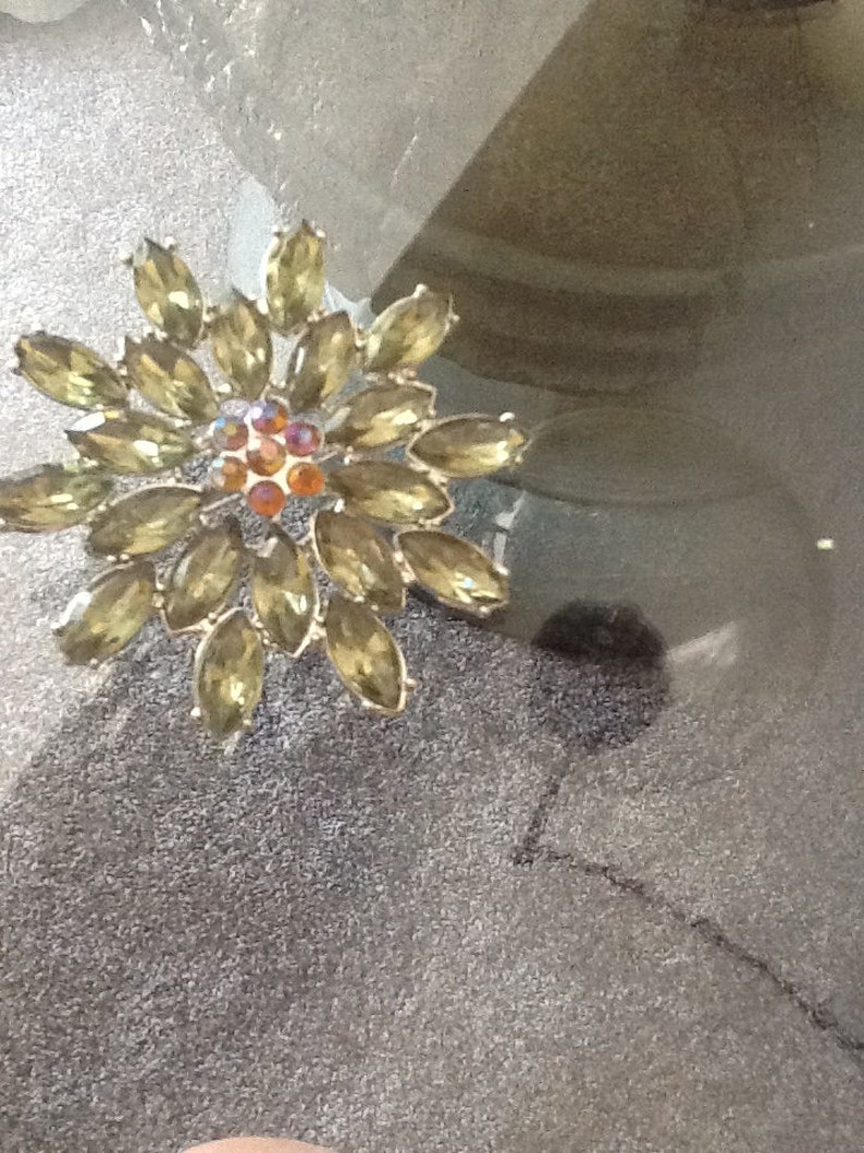 Big moss green brooch