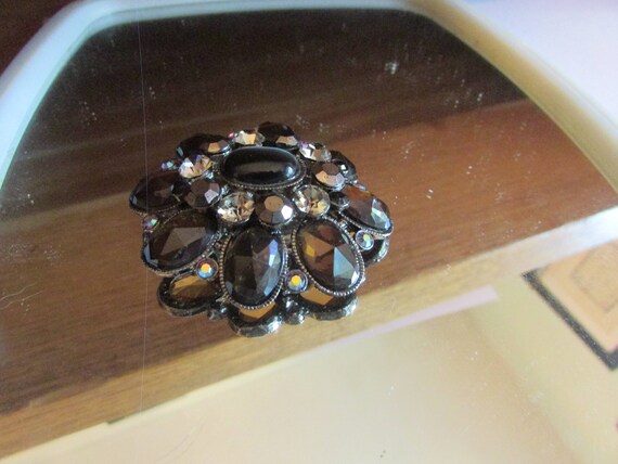 moss green brooch