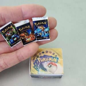 Booster de figurines avec packs factices et cartes miniatures