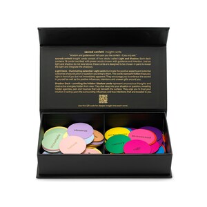 Les cartes de découverte des confettis sacrés offrent une inspiration quotidienne, des conseils spirituels, des lectures intuitives et des messages personnels à travers des mots puissants