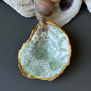 Grüne Toile Blumen Austernverzierung, Florale Austerenschale, Muschelverzierung, Küstendekor - 1 Ornament