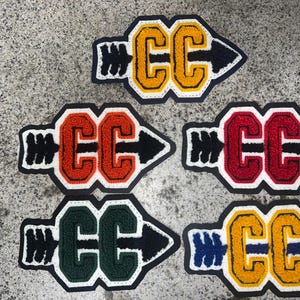 シェニールクロスカントリーパッチ。二重フェルト。バーシティジャケットやスウェットシャツに使える、豊富なカラーバリエーション。希少なクラシックなオールドスクールスタイル。