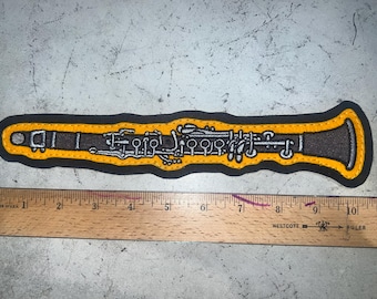 Parche de clarinete para chaqueta universitaria. Fieltro de doble capa. 10" de ancho.