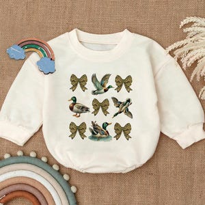 Duck and Bows Baby Romper Sweatshirt, Vintage Duck Hunting Outfit, Cute Outdoor Baby Clothes, Trendy Fall Baby Bodysuit,Newborn Hunting Gift