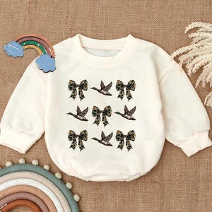 Duck Hunting Romper Sweatshirt, Camo Bow Toddler Outfit, Fall Baby Clothes, Hunting Season Baby Fashion, Baby Gift Idea, Baby Shower Gift