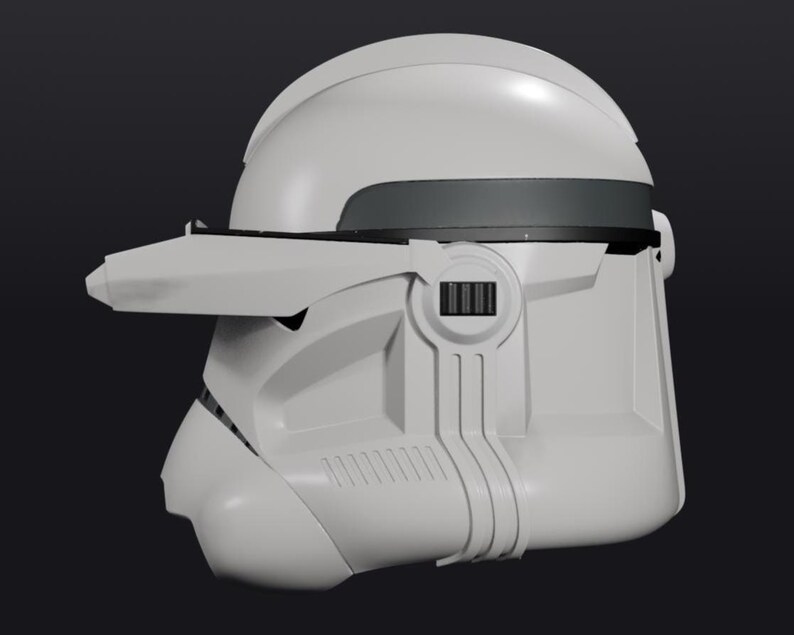 Pode incluir: Um capacete branco futurista com viseira e detalhes em cinza escuro. O capacete tem um topo arredondado e caracter&iacute;sticas angulares, com pain&eacute;is laterais detalhados e uma pe&ccedil;a para o queixo. O design sugere um tema de fic&ccedil;&atilde;o cient&iacute;fica ou cosplay.