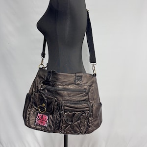 Bolso bandolera unisex antibélico de color dorado oscuro, bolso escolar estilo punk, bolso gótico, bolso de piel sintética, bolso hecho a mano, bolso de regalo único.