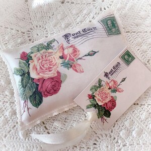 Postal vintage de 1912 con rosas rosadas y capullos de lavanda francesa