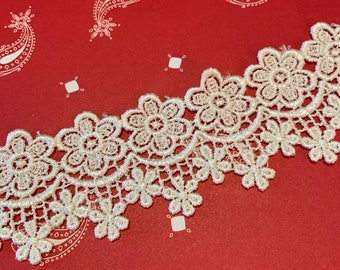 3 Yards Venice Lace continuos piece Elegant Victorian Edwardian style IVORY