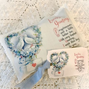 vintage Valentine Oubliez-moi nots Carte postale Lavande Sachet Coeur et Colombes Français Bourgeons de lavande ECS