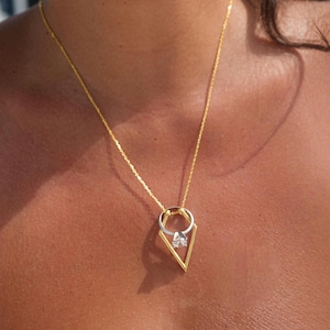 Naszyjnik z uchwytem na pierścionek, naszyjnik z uchwytem na pierścionek zaręczynowy, delikatny geometryczny wisiorek z uchwytem na pierścionek, wisiorek z uchwytem na obrączkę ślubną na rocznicę