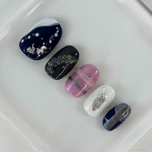 Uñas abstractas a presión Uñas de diseño moderno Uñas de diseño estilo libre Uñas 3D Uñas con lámina de plata Uñas a presión Uñas hechas a medida Uñas cortas de regalo
