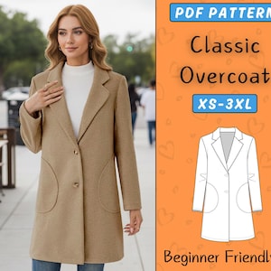 Può includere: Un cappotto beige dal design classico, indossato da una persona. Il cappotto ha un colletto a revers, due tasche anteriori e due bottoni. L'immagine include anche un modello per un cappotto classico, con il testo "PDF Pattern", "Classic Overcoat" e "Beginner Friendly".