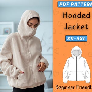 Könnte beinhalten: Beige Kapuzenjacke mit durchgehendem Reißverschluss und einzigartiger Kapuze, die das Gesicht bedeckt. Die Jacke hat Taschen und ist aus einem weichen, strukturierten Material gefertigt. Das Bild enthält auch den Text "PDF Pattern Hooded Jacket XS-3XL Beginner Friendly."