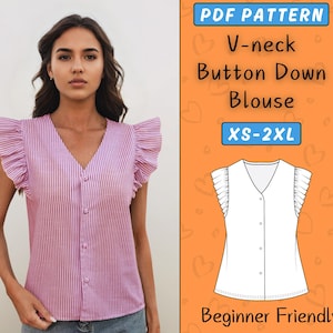 Op de afbeelding: Een PDF-naai-patroon voor een V-hals blouse met knopen en geruite mouwen. Het patroon is verkrijgbaar in de maten XS-2XL en is geschikt voor beginners. Het patroon is geïllustreerd met een lijntekening van de blouse.