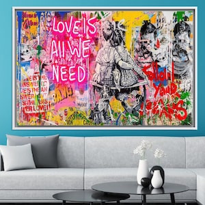 Decoração em tela Love Is All We Need, decoração de quarto, Love Need Printed, Graffiti Wall Hanging, pôster de Banksy, presente feito à mão,