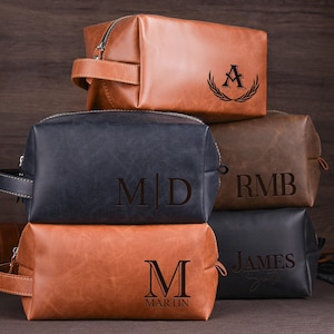 Personalized Men&#39;s Leather Toiletry Bag, Groomsmen Gifts, Engraved Dopp Kit, Gift for Him, Travel Toiletry Bag, Men&#39;s Leather Accessory