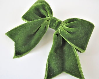 SMALL Green Velvet Bow Hair Clip, Bow Hair Accessory, Bow Clip, Handmade Bow, Childrens Bow, Hair Bow for Girls, Plain or Beaded Bow