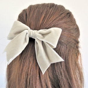 SMALL Silver Grey Velvet Bow Hair Clip, Bow Hair Accessory, Bow Clip, Hair Bow, Bow Hair Clip, Luxury Hair Bow, Ribbon Bow, Childs Hair Bow