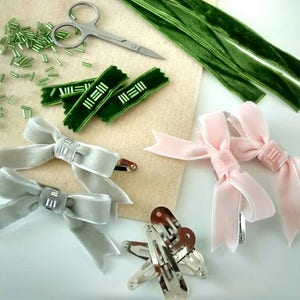 Pinzas para el cabello con lazos rosas, lazos para niñas de las flores, pinzas para el cabello de dama de honor, lazos de cinta, lazos hechos a mano, lazos de terciopelo, con cuentas o lisos, pinzas para el cabello pequeñas imagen 2