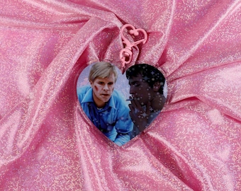 Badkamer Boyfriends hartvormige holografische sleutelhanger van 7,6 cm