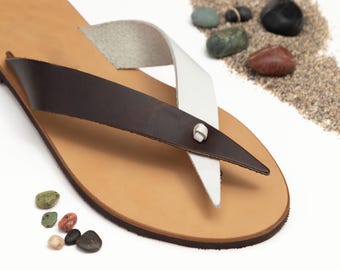 Sandalias de tiras para mujer / Piel flor / Entresuela de piel flor / Punta flexible / Parte superior marrón y blanca