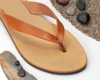 Sandalias de tiras para mujer / Cuero flor / Entresuela de cuero flor / Estilo chancla flexible entre los dedos / Parte superior color canela