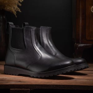 Handgefertigte Schnürstiefel aus Leder: Anpassbare Oberfläche, rutschfeste Sohle