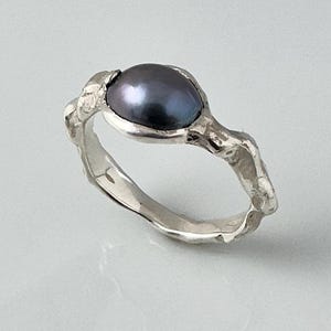Big Pearl Ring Melted Sterling Silver Organic Jewellery For Everyday Wear Elegant Pearl Ring Gift for Her Baroque Black Pearl Molten Ring