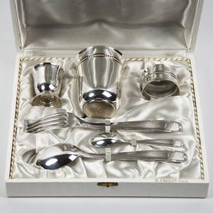 Daniel Cregut Paris silver-plated birth box: cup, egg cup, napkin ring, cutlery - French vintage silverware