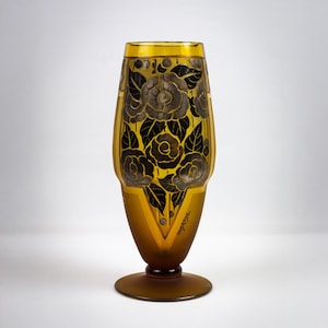 Art Deco vase signed D&#39;Argyl in yellow glass with acid-etched floral decoration - France 1930s - French ceramics and collector&#39;s item