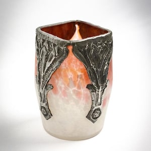 Small Art Nouveau vase in white and orange marbled glass with floral repoussé tinplate mount, circa 1900 - Daum Nancy style, Muller Frères