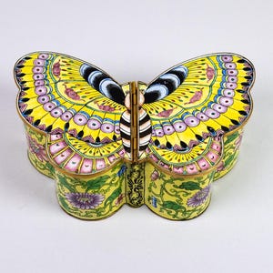 Boîte à bijoux vintage en forme de papillon – laiton & émail chinois, vers 1950 - Art Asiatique