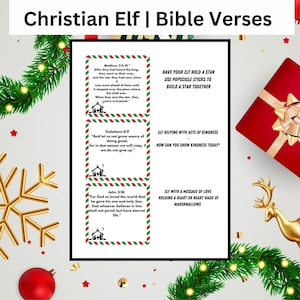 Op de afbeelding: Vier printbare kaarten met rode en groene strepen en een kerstthema. Elke kaart bevat een Bijbelvers en een activiteit voor een christelijke elf. De verzen zijn Mattheüs 2:9-10, Galaten 6:9, Johannes 3:16, en de activiteiten zijn "Laat je elf een ster vasthouden", "Elf helpt met vriendelijke daden", "Elf met een boodschap van liefde", en "Elf houdt een hart of een hart gemaakt van marshmallows".