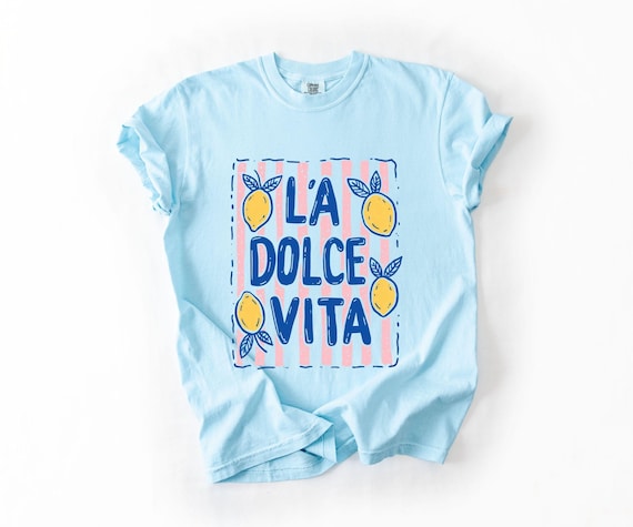 Comfort Colors® La Dolce Vita Shirt Italian Summer Tee Lemon Graphic Top Amalfi Coast Vacation Apparel Travel T-Shirt Retro Summer Top