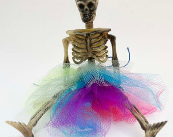 KIT Dressed Skeleton Garland, DIY Halloween Banner Decoration, Skeletons with Tutus, Goth Wedding, Ballerina Skeleton